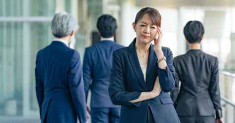 ぶつかりかけて相手が舌打ち…頭から離れないイライラがスーッと消える「魔法の言葉」 – ニュースな本