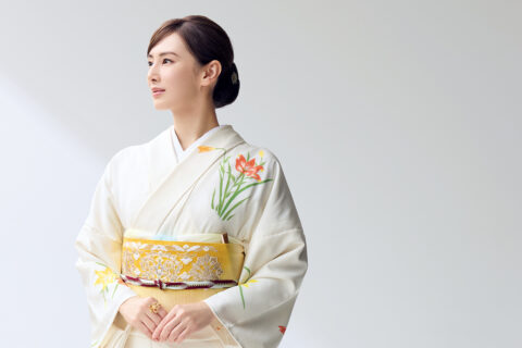 北川景子さんがまとう、春爛漫の花きもの