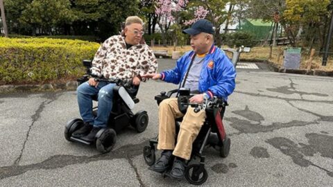 左足切断のハチミツ二郎”車椅子散歩”番組の凄み | テレビ | 東洋経済オンライン
