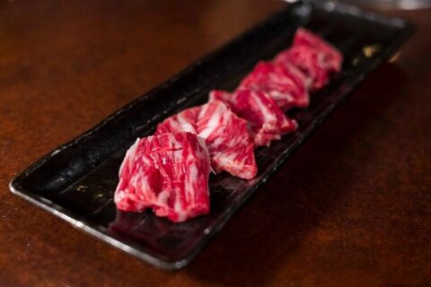 【用賀】テールを”焼く”という革命！焼肉の常識を変えた「焼肉ホドリ」