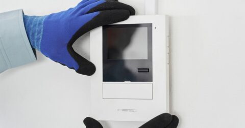 え、なんで？「インターホンの電池の入れ替え」で会社が儲かる納得のカラクリ – ニュースな本