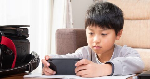 勉強嫌いな子が自然と宿題をやるようになる「魔法の言葉」とは？【児童精神科医が解説】 – ニュースな本