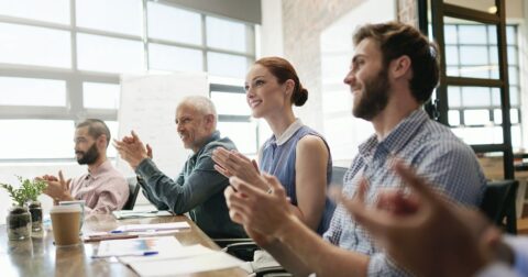「正しい話」をすると人は動かない。プレゼンのカリスマが実践する、会議を思い通りに動かす“最初の数秒”の作り方 – ニュースな本