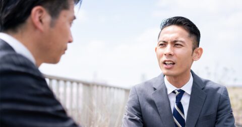 「話が面白いね」と褒められて喜ぶ人は三流…では一流は？【コミュ力おばけの戦法】 – ニュースな本