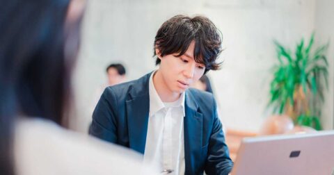部下の目が「下」を向いたら要注意!? 言葉が届かない“感覚派”部下の操り方 – 伝え方ひとつで部下が動き出す 上司の「コミュ力」大全
