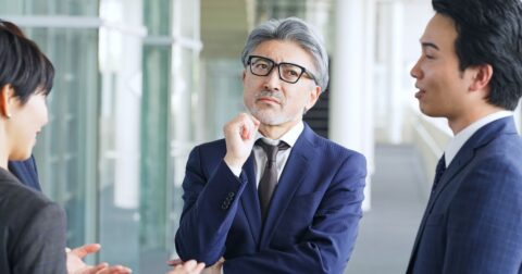あなたの違和感は正しい。「最近の若いやつ」で片づける人ほどハマる、危ない思い込み – 組織の違和感 結局、リーダーは何を変えればいいのか？