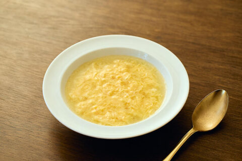 鶏だしでたまごを煮る、これぞ”親子スープ”！全細胞に優しく沁みわたる「シンプルたまごスープ」／4月4日の『たまごスープ日めくりカレンダー』