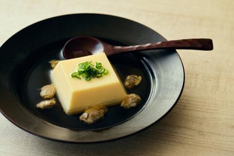 料亭さながらの逸品。アサリと昆布の深い旨味が凝縮した「卵豆腐のアサリだし仕立て」／4月7日の『たまごスープ日めくりカレンダー』