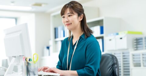 職場の感じが悪い人は「あいさつしかしない」。じゃあ、感じのいい人は？ – 気づかいの壁