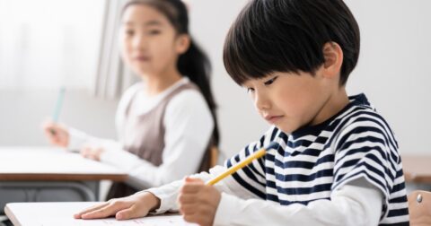 【塾講師が教える】男の子の「自己肯定感」を上手に伸ばす方法 – 男の子の学力の伸ばし方