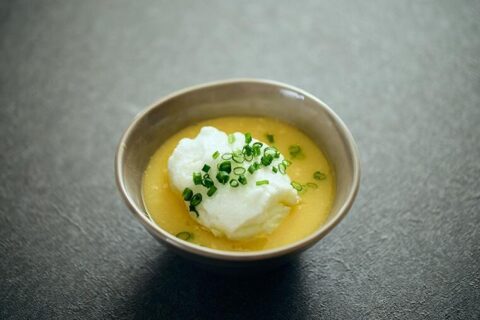 雲のようなメレンゲが誘う、たまごスープの新たな境地。「淡雪コーンスープ」／4月13日の『たまごスープ日めくりカレンダー』