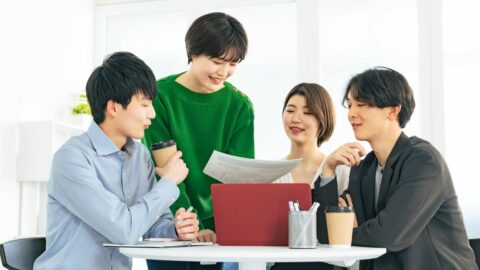 Z世代に正論は1ミリも届かない。SNS時代に｢共感｣を求める世代に､戦争､政治､震災…重い話題を届けるための｢意外な入り口｣ | キャリア・教育 | 東洋経済オンライン