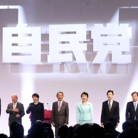 高市一色に沸き立つ自民党大会の裏で広がる”面従腹背”､｢改憲へ1年でメド｣発言に立ちはだかる2つの”高い壁” | 政治・経済・投資 | 東洋経済オンライン