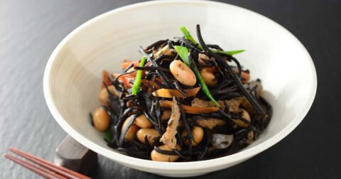 「なんだか顔が疲れて見える…」むくみとクマをやさしく整える食べ方 – あした元気になれる二十四節気の薬膳カレンダー