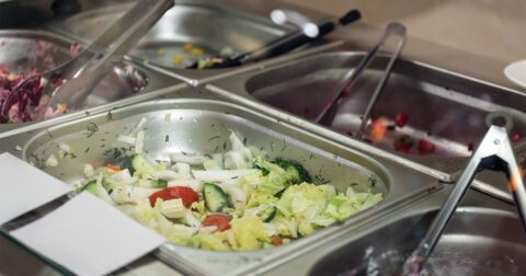 40代タイミーおじさんが学生食堂で会ったパートおばさまの「食洗機テク」にシビれる…！ – タイミーさんが見た世界