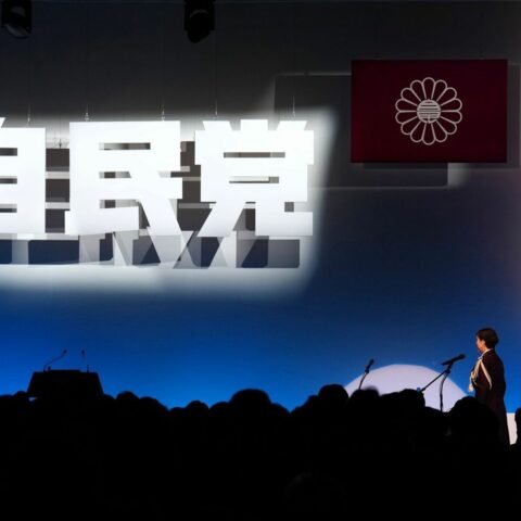 女性自衛官｢君が代｣斉唱問題で繰り広げられる｢小泉たたき｣のドロドロ､永田町で噂される”異常すぎる舞台裏”とは？ | 政治・経済・投資 | 東洋経済オンライン