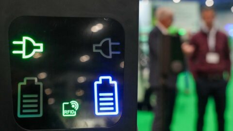 EV失速に直面した電池メーカーがこぞって電力貯蔵事業への転換を模索､ところが生産ラインの変更は難しい | 政治・経済・投資 | 東洋経済オンライン