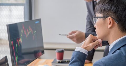 野村證券と大和証券、2大証券会社「採用大学」ランキング2025！トップ2を独占する大学は？ – 注目ランキング