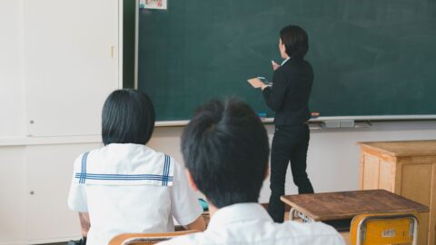 ｢もう小学校で英語を教えないで…｣中学校教師から悲痛な叫び､なぜ”早期教育化”が英語力低下の原因になるのか | キャリア・教育 | 東洋経済オンライン