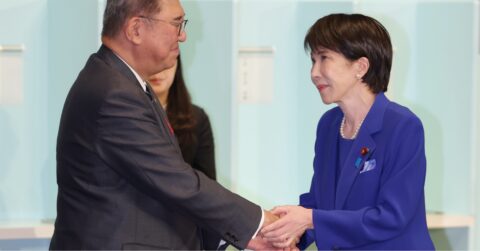 高市総理の「靖国行く行く詐欺」に保守ガッカリ！消費減税も〈レジの壁〉に逆戻りで「結局、石破と同じ」批判を跳ね返せるか – 情報戦の裏側