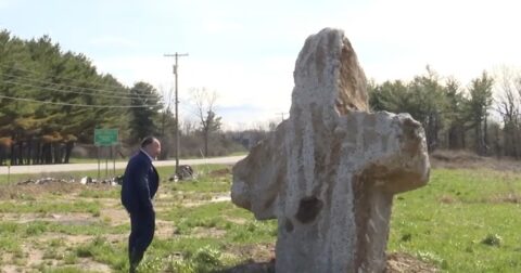 ニューヨークの工事現場で“謎の巨大十字架”が出土！ 世界史を覆す遺物か、困惑する当局