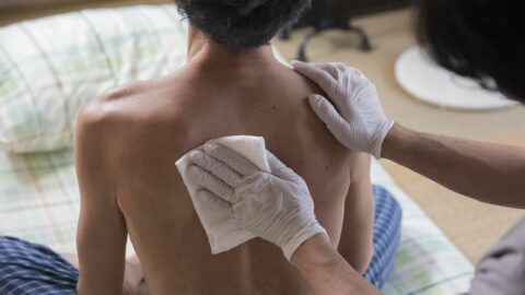 ｢親不孝者と言われても｣…親の希望｢家で家族だけで介護して｣はどこまで尊重すべきか？ 男女でずれる介護観の現実 | ライフ | 東洋経済オンライン