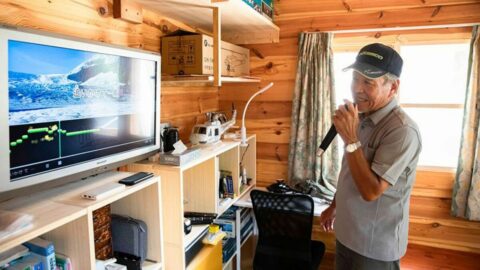 250万円でつくった70代男性のお手製｢ミニログハウス｣家から10秒の”男の隠れ家”に訪ねてみたら | ライフ | 東洋経済オンライン