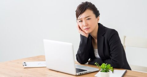 感じの悪い人は「話しかけるなオーラ」を出す。じゃあ、感じのいい人は？ – 気づかいの壁