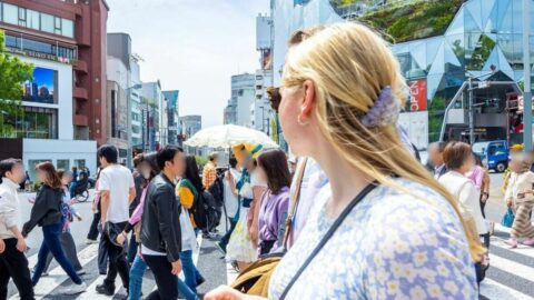 ｢レジ袋は白にしますか？黒にしますか？｣　”1年半ぶりに帰国”した日本人がモヤっとした｢3つの出来事｣　 | ライフ | 東洋経済オンライン