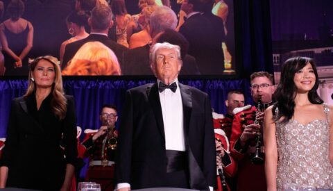 トランプ氏出席の米記者協会夕食会で発砲事件､会場はパニックに…15回出席した筆者が紐解く警備の脆弱性と衝撃 | 政治・経済・投資 | 東洋経済オンライン