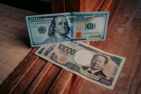 円が対ドルで一時155円台後半に上昇…連休中も神経質な値動き続く | 政治・経済・投資 | 東洋経済オンライン