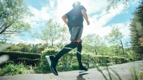 ｢20年以上走り続ける村上春樹｣に倣い､毎日｢ランニングとウォーキング4キロ｣を習慣化して気づいた”驚きの変化” | ライフ | 東洋経済オンライン