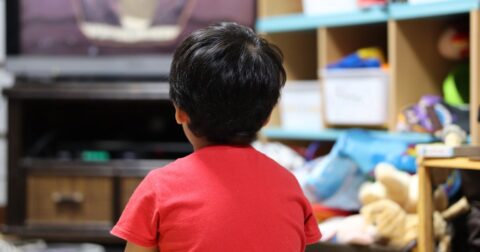 子どもに「背すじを伸ばそうね！」と言っても姿勢が良くならない納得の理由 – ニュースな本