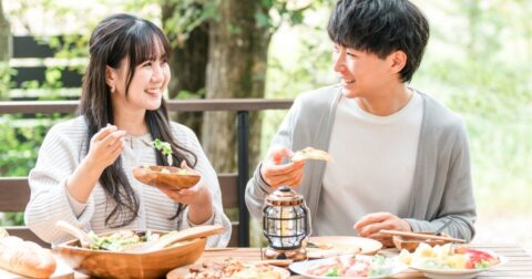 「お店で食べ終わった後、食器を寄せない人とは無理」と彼女→内心どうでもいいと思いつつ別れたくない…どうする？ – 大人の言い換え力検定