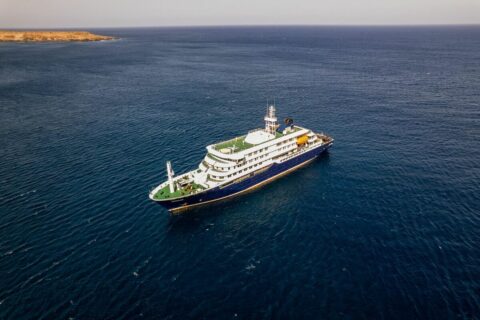 乗客3人死亡で隔離のクルーズ船､｢ハンタウイルス｣集団感染の疑いでアフリカの島国カボベルデの沖合で足止め | 政治・経済・投資 | 東洋経済オンライン