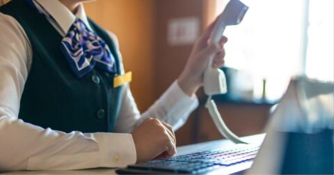 「役員への連絡は秘書経由」なのに新人受付嬢が社長に直接内線をかけた「まさかの理由」 – 元受付嬢CEOが見た一流の習慣