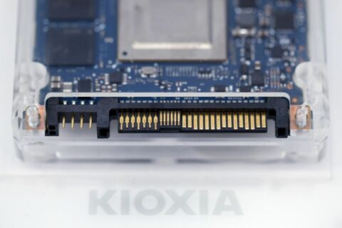 キオクシア株がストップ高､時価総額は日立超え…国内ではファーストリテイリングに次ぐ6位に | 政治・経済・投資 | 東洋経済オンライン