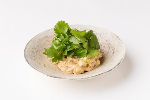 【そんなのアリ!?な組み合わせ】鶏の唐揚げと相性抜群な”麻辣パクチータルタル”
