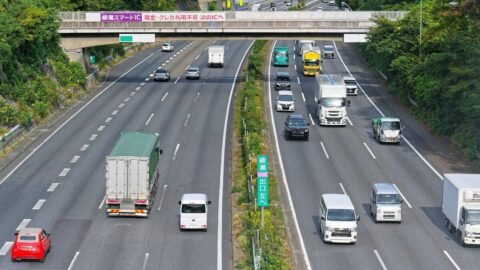 クルマの窓を割る強風に痛ましいバス事故…｢長大な渋滞｣は少なくても｢今年の大型連休｣が残した多くの課題 | ライフ | 東洋経済オンライン
