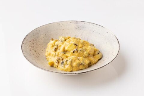 【そんなのアリ!?な組み合わせ】インドの風が吹く”レーズンのカレータルタル”は、ありそうでなかったおいしさ！