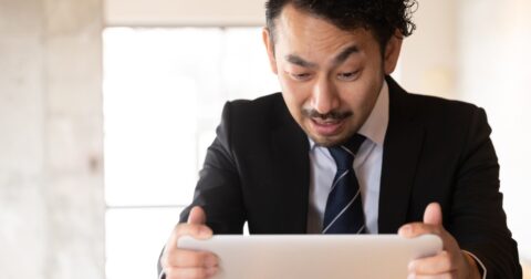 【富の階段】三流は「自ら抱え込む」、二流は「自力ではい上がる」、では一流は？ – THE WEALTH LADDER 富の階段