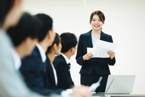 ｢たたき台を作る人が一番えらい｣は本当？文句を言うだけの人を出し抜き､圧倒的な社内評価を得る思考 | キャリア・教育 | 東洋経済オンライン