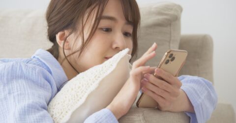 「スマホ時間を減らす」と決意する人ほど、結局見続ける「負のループ」が止まらないワケ – 脱スマホ術