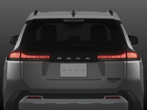 ｢2026年3月にプラグインハイブリッドが発売｣…ガソリン車がなくなったトヨタの新型｢RAV4｣買うならどのグレード？ | ライフ | 東洋経済オンライン