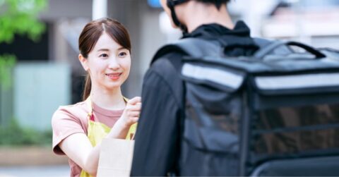「LINE交換しませんか？」“億ション”に住む女性客が“借金漬け”のウーバー配達員に友達申請した「本当の目的」とは？〈再配信〉 – Lifestyle Analysis