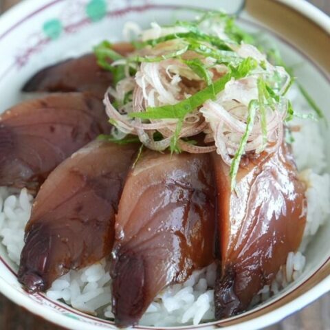 スーパーの安い初ガツオが劇的にうまくなる！ 江戸時代の定番だった”意外な調味料”で作る｢絶品漬け丼｣の超簡単なコツ | ライフ | 東洋経済オンライン