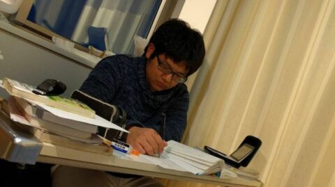 《年収300万円台から東大進学》｢食べるだけで精いっぱい｣の家に生まれた”神童”を東大に行かせた親の優しい隠しごと | ライフ | 東洋経済オンライン