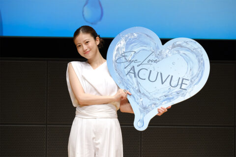 新アンバサダーの今田美桜さんが登壇した「アキュビュー®」記者発表会レポート
