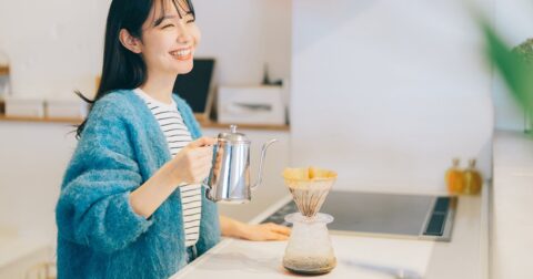 「コーヒーの99％は水」世界一のバリスタが勧めるミネラルウォーター「サントリー天然水」とあと1つは？ – ニュースな本