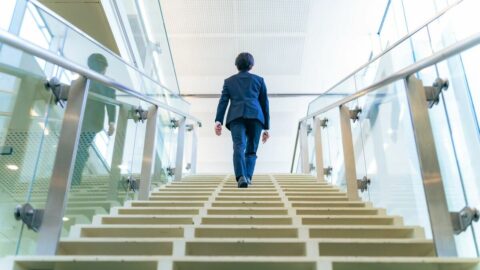 転職･離脱はもはやリスクではない　｢辞めても声がかかる時代｣に知っておくべき”辞めどき”から考えるキャリア戦略 | ライフ | 東洋経済オンライン